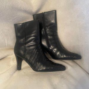 EUC Predictions Black Side Zip Booties Size 7.5 Heels 3.5"